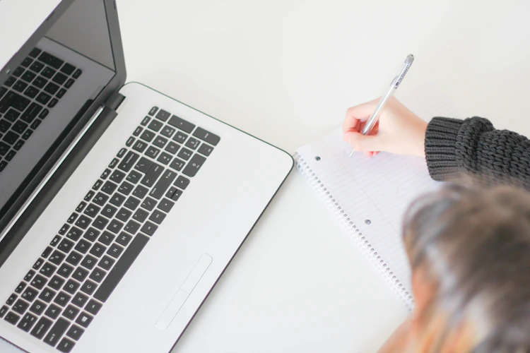 w4 Industries that Thrive Best in the eCommerce Landscape 4